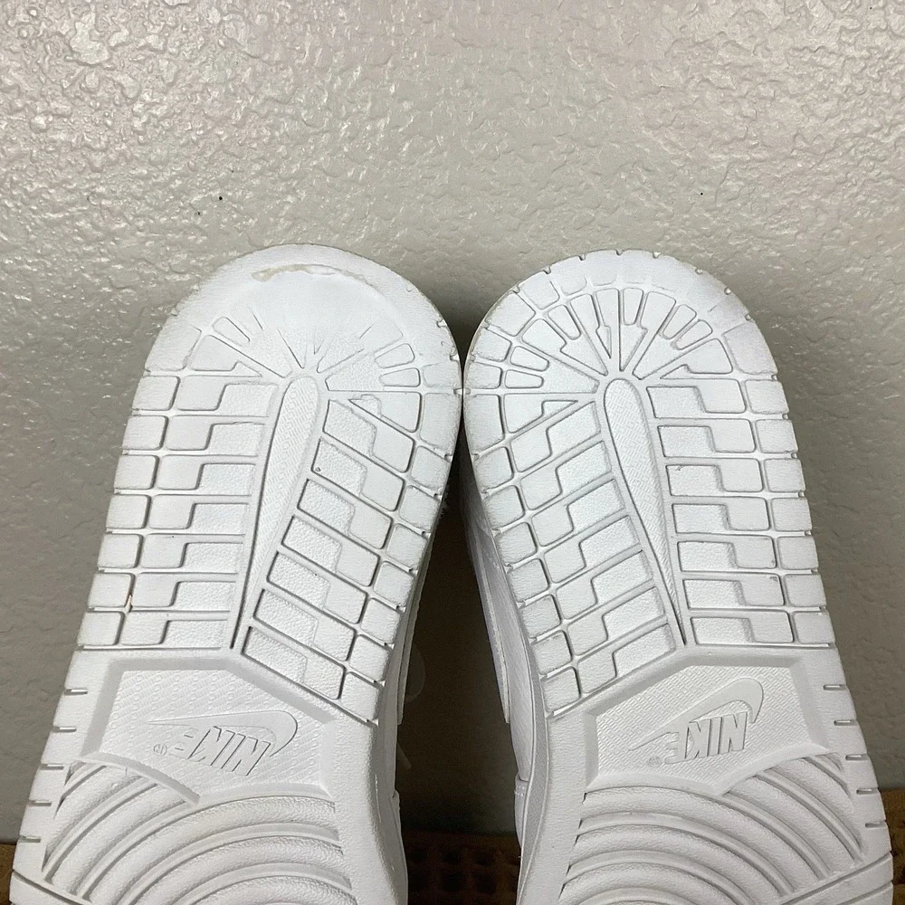 Air Jordan 1 Mid Triple Mens Sz 8.5 Triple White Athletic Sneakers 554724-129